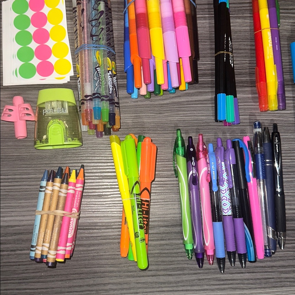 LOT OF SUPPLIES - Picture 3 of 4